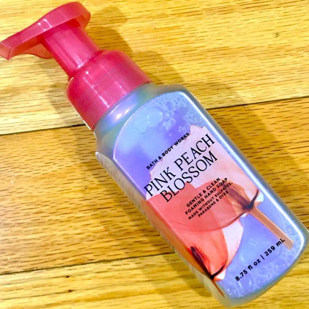 NWT Bath & Body Works Pink Peach Blossom Gentle & Clean Foaming Hand Soap